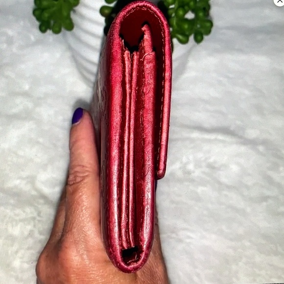 GUCCI RED GUCCISSIMA LEATHER LOVELY HEART CONTINENTAL WALLET ON CHAIN. - Picture 8 of 13